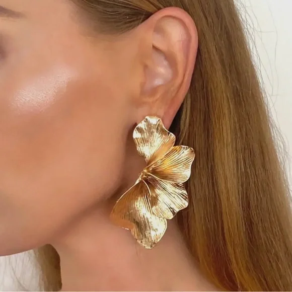 Designer Gold Statement Flower Earrings UK Designer Brand New/Never Worn or Used - Picture 7 of 7